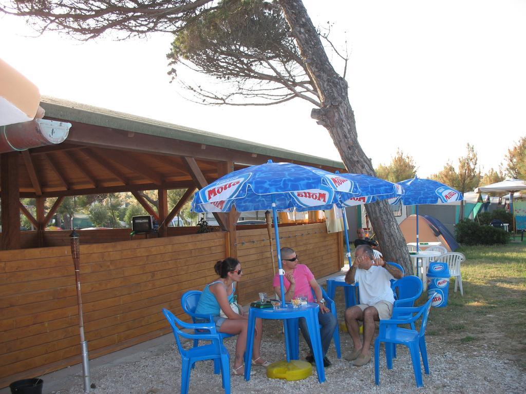 Camping La Pineta 雷卡纳蒂港 外观 照片