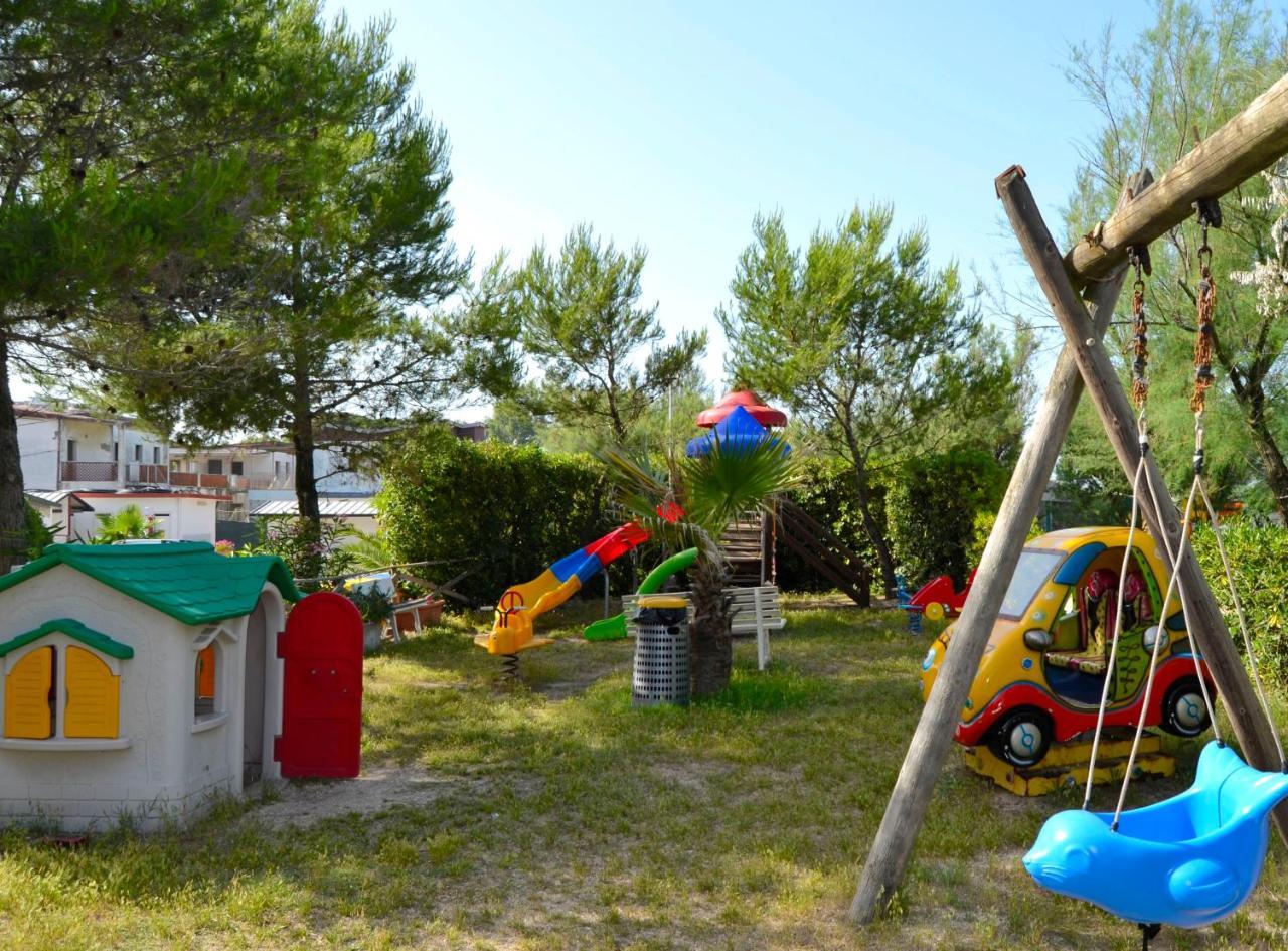 Camping La Pineta 雷卡纳蒂港 外观 照片
